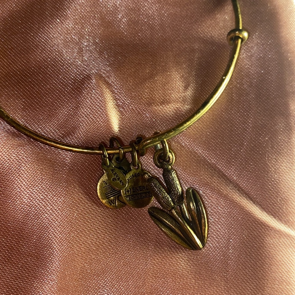 7 piece bundle bracelets - Picture 7 of 11